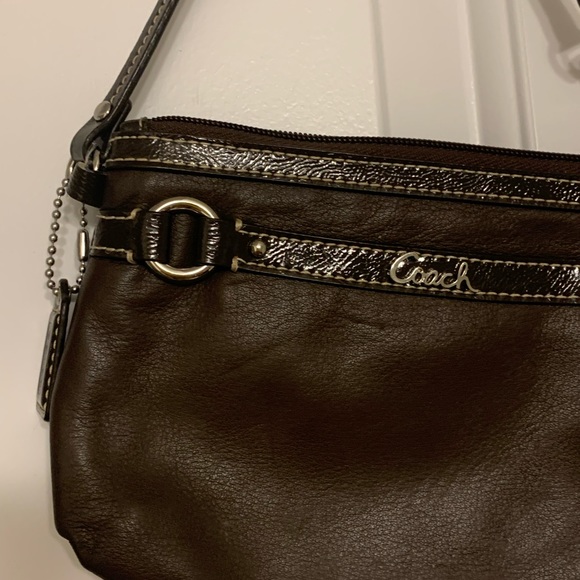Brown coach wristlet - Picture 1 of 3